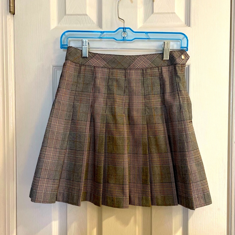 Y2K style pleated schoolgirl plaid mini skirt made be H&M. Size 2.